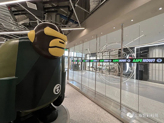 上海松江印象城Aape店鋪LED顯示屏由智彩科技設(shè)計、安裝